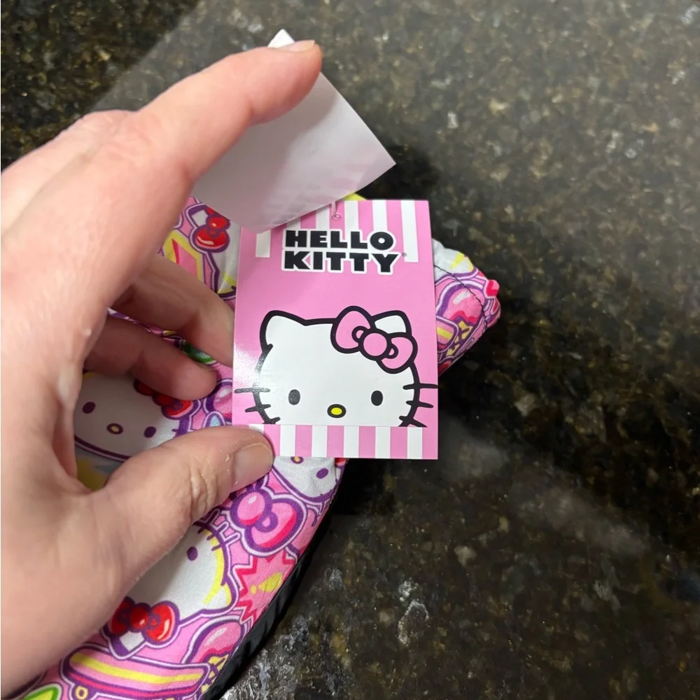 HELLO KITTY NWT Ski Gloves